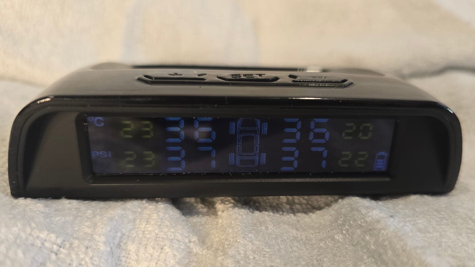 The Aura screen, close up, showing pressures and temperatures.